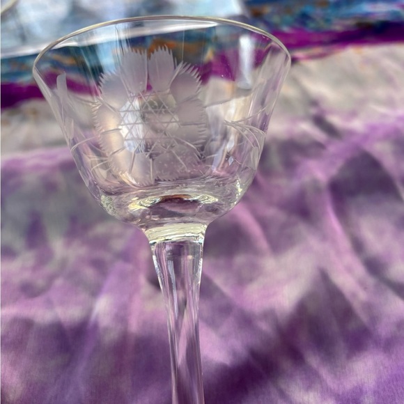 7 Libby Windswept Pattern Etched Liqueur Glasses. - Picture 3 of 12